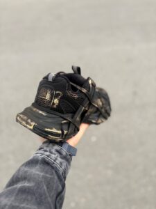 کتونی بالنسیاگا اسپایدر رنگ مشکی طلایی - Image 3