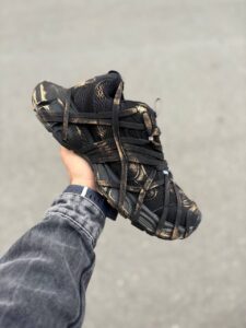 کتونی بالنسیاگا اسپایدر رنگ مشکی طلایی - Image 2