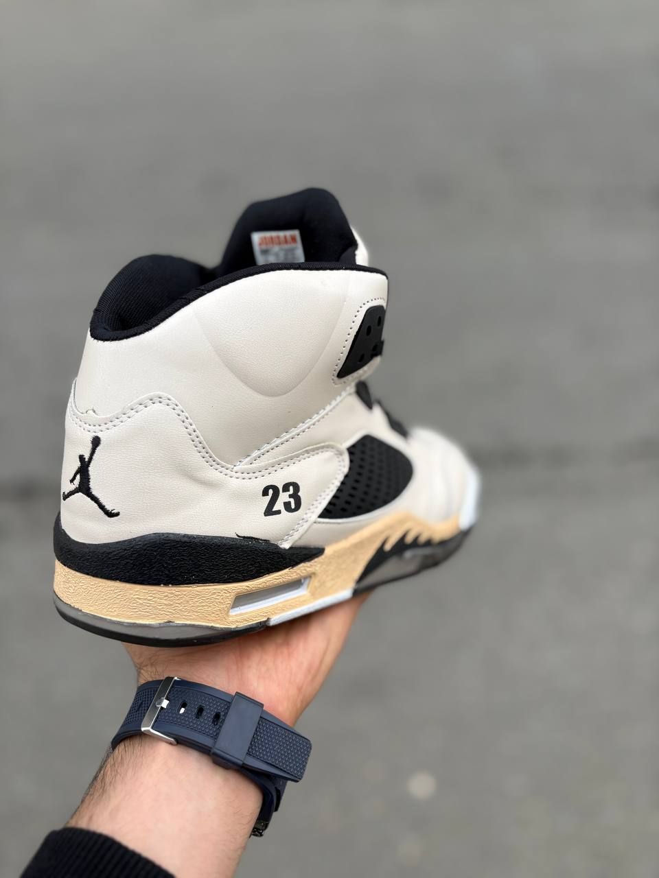 جردن فایو کرم مشکی / کد 527 - Image 3