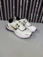 White-Nike-V2K-sneakers-Black-Nike-heroshoop-view-1.jpg