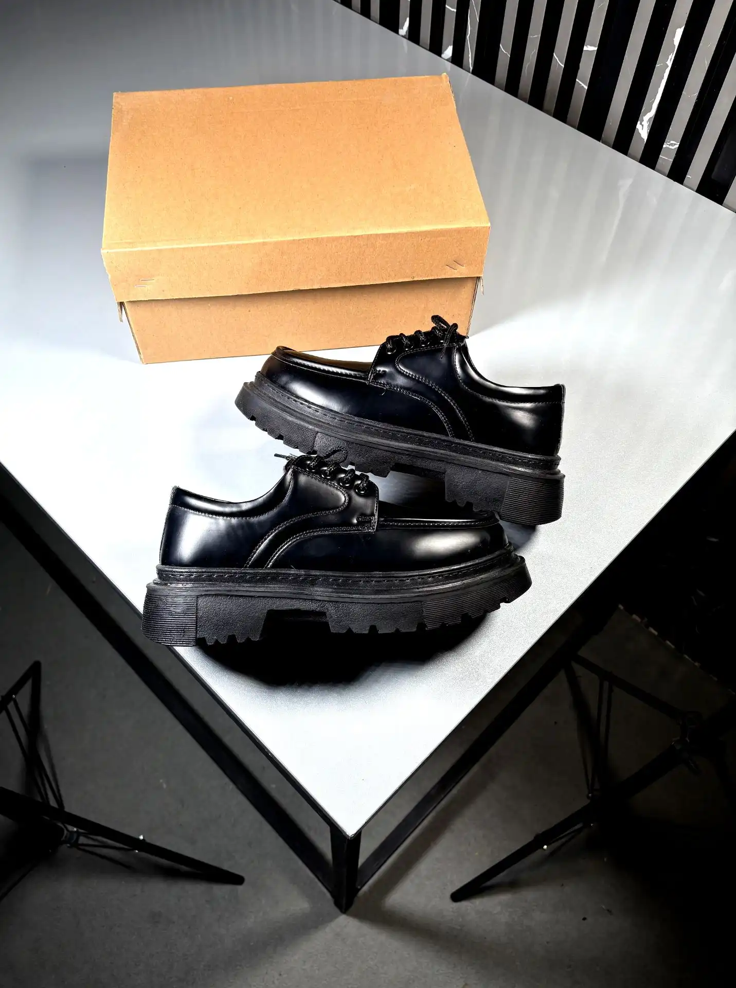 All black Vans loafer heroshoop All-black-Vans-loafer-heroshoop.webp
