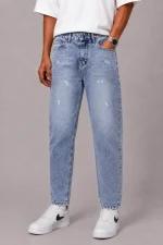 Blue-mom-jeans-with-white-bottoms-heroshoop.webp