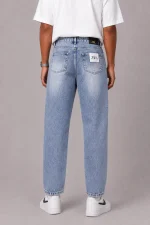 Blue-mom-jeans-with-white-bottoms-heroshoop-view-1.webp