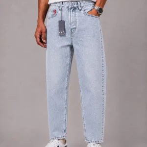 Light-blue-mom-fit-jeans-heroshoop.webp