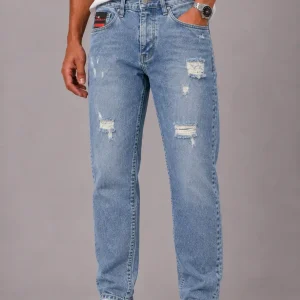 Light-blue-mom-style-jeans-heroshoop.webp
