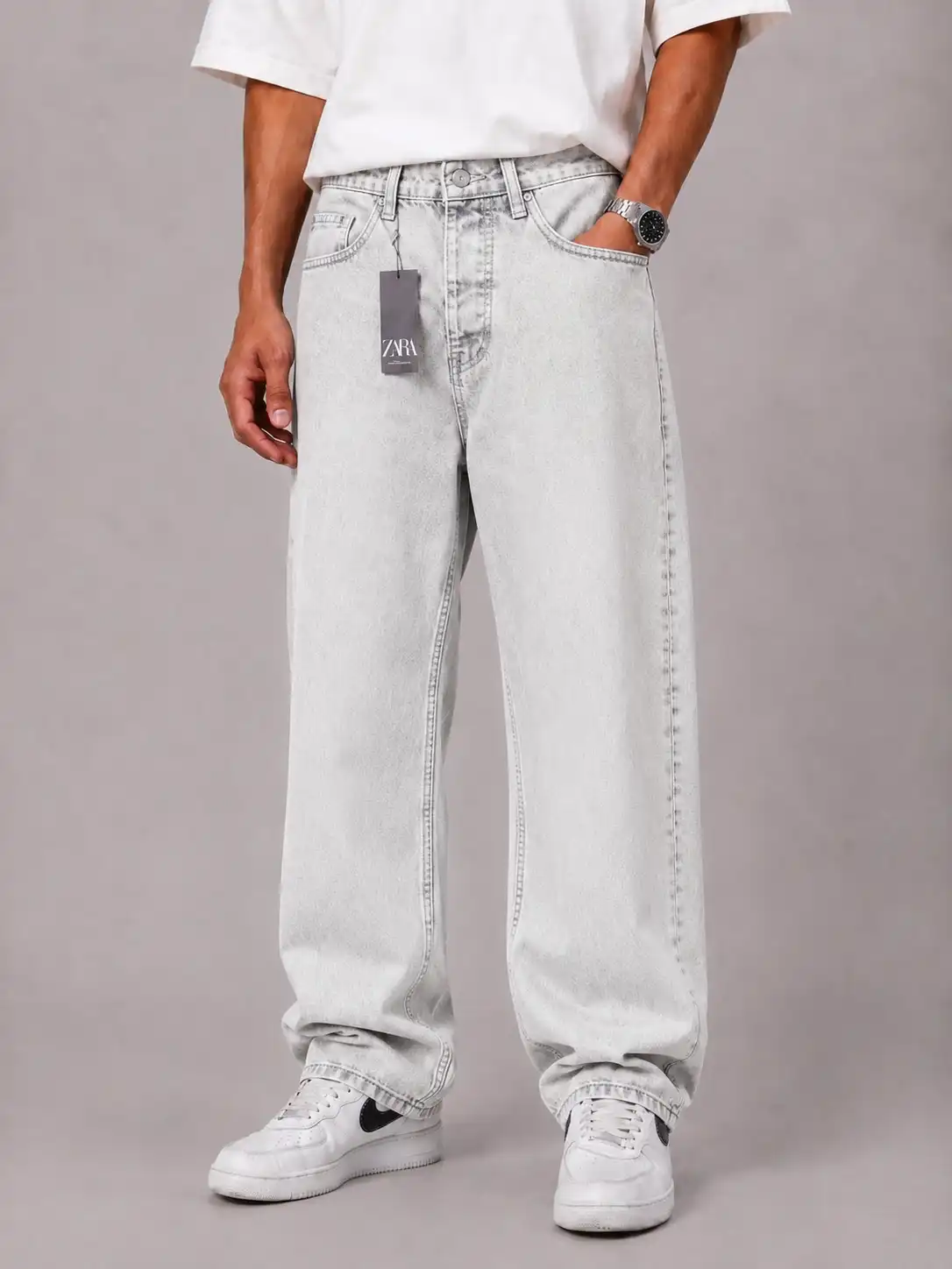 Mom style jeans white color heroshoop Mom-style-jeans-white-color-heroshoop.webp