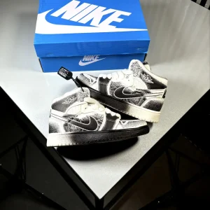 Nike-Familia-sneakers-black-and-white-heroshoop.webp