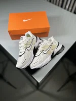 Nike-V2K-sneakers-black-and-white-code-2647-heroshoop-view-4.webp