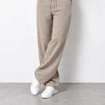 Semi-bag-style-trousers-natural-Lyocell-fabric-Long-length-108-cm-Solid-khaki-color-heroshoop.com-view1.webp