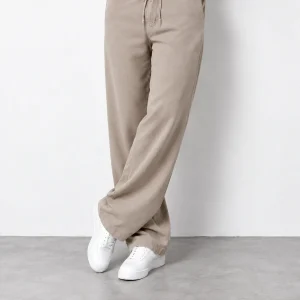 Semi-bag-style-trousers-natural-Lyocell-fabric-Long-length-108-cm-Solid-khaki-color-heroshoop.com-view1.webp
