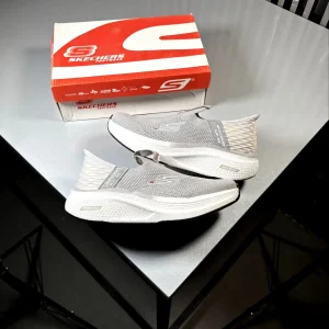 Skechers-sneakers-gray-and-white-heroshoop.webp