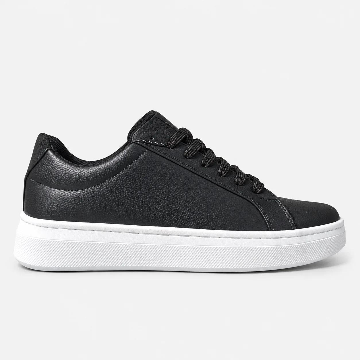 Zara Vans-style simple semi-formal shoes (black & white) Code 4026 www.heroshoop.com view 1 Zara-Vans-style-simple-semi-formal-shoes-black-white-Code-4026-www.heroshoop.com-view-1.webp