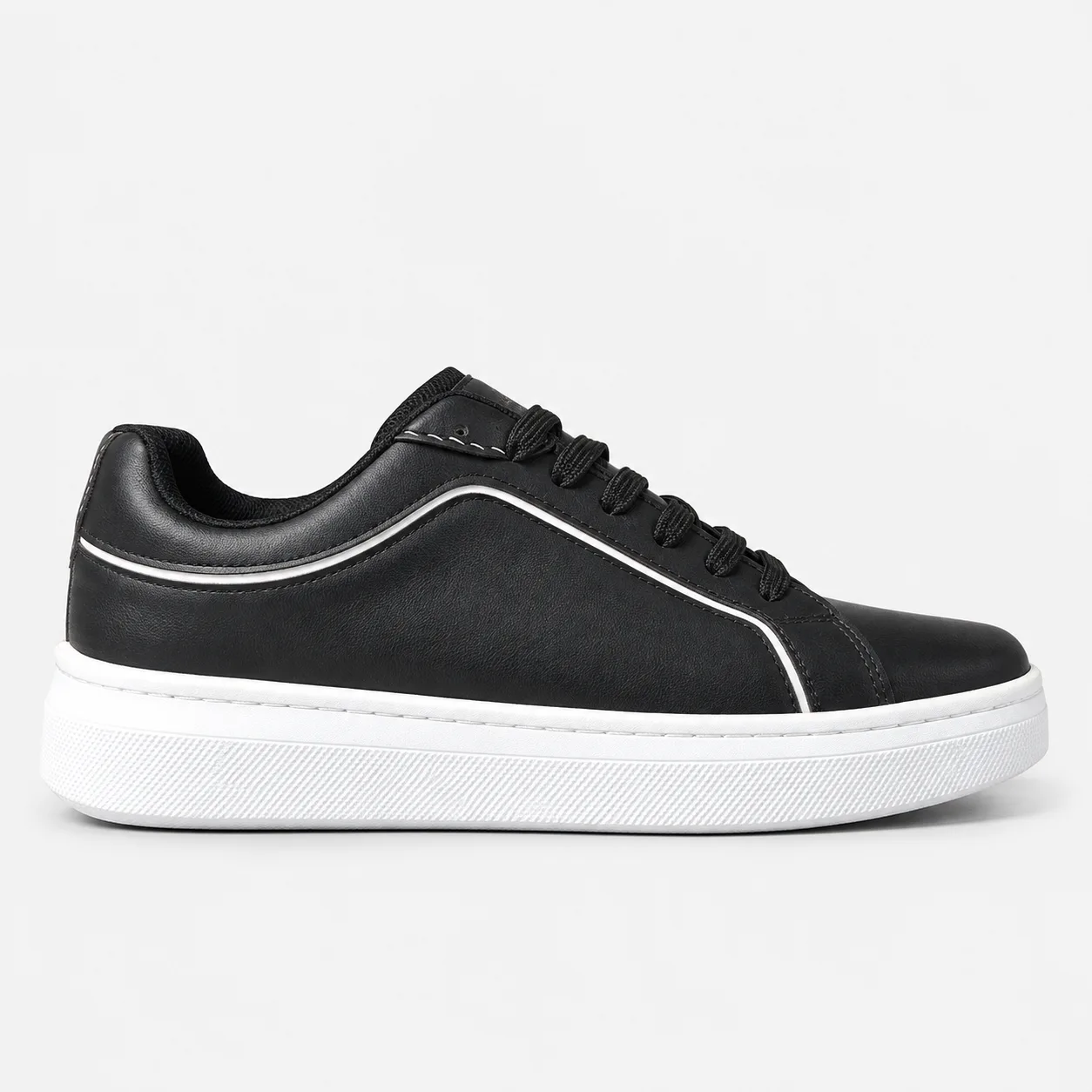 Zara Vans-style simple semi-formal shoes Black and white Code 4052 www.heroshoop.com view 1 Zara-Vans-style-simple-semi-formal-shoes-Black-and-white-Code-4052-www.heroshoop.com-view-1.webp