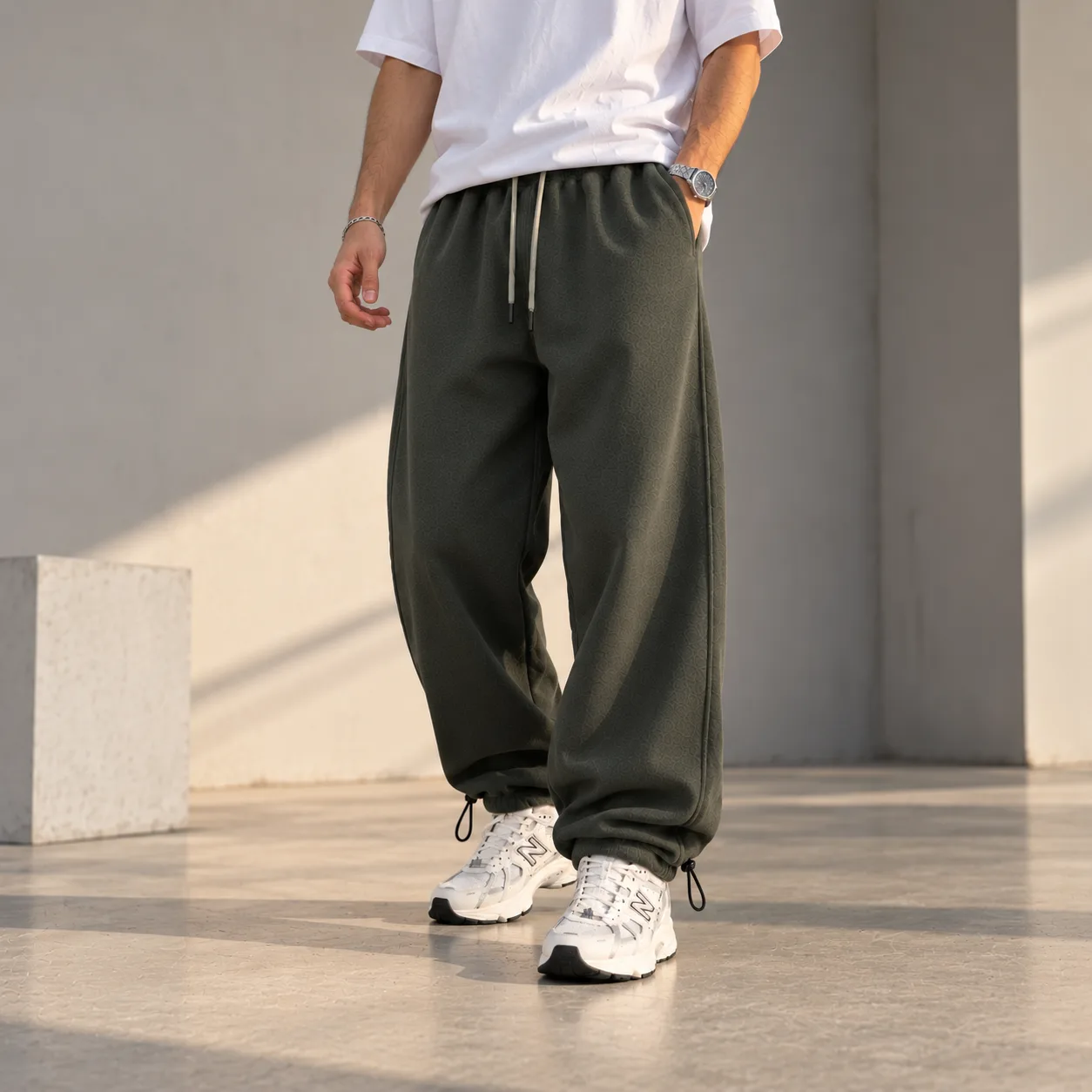 Green sporty joggers Baggy fit Premium 3-thread cotton French terry Dual-mode adjustable toggle_view1 شلوار اسلش جاگر اسپرت سبز / بگ / دورس پنبه 3 نخ درجه یک / استوپر 2حالته - تصویر 1
