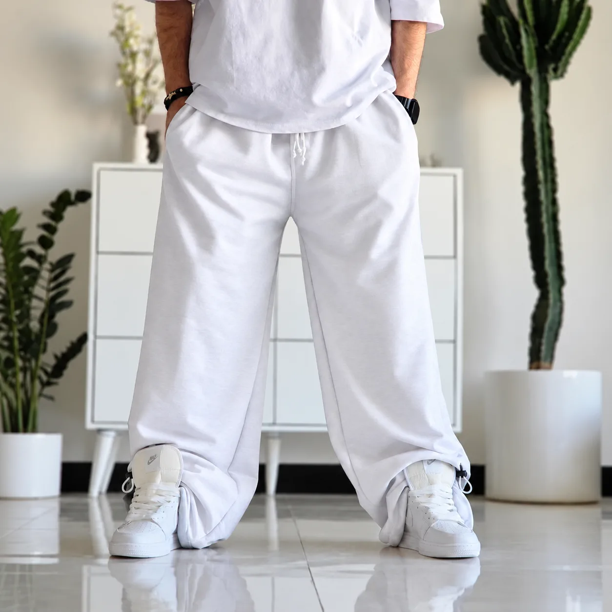 White baggy joggers Cuffed hems Thick 3-thread cotton French terry fabric www.heroshoop.com view 1 White-baggy-joggers-Cuffed-hems-Thick-3-thread-cotton-French-terry-fabric-www.heroshoop.com-view-1.webp