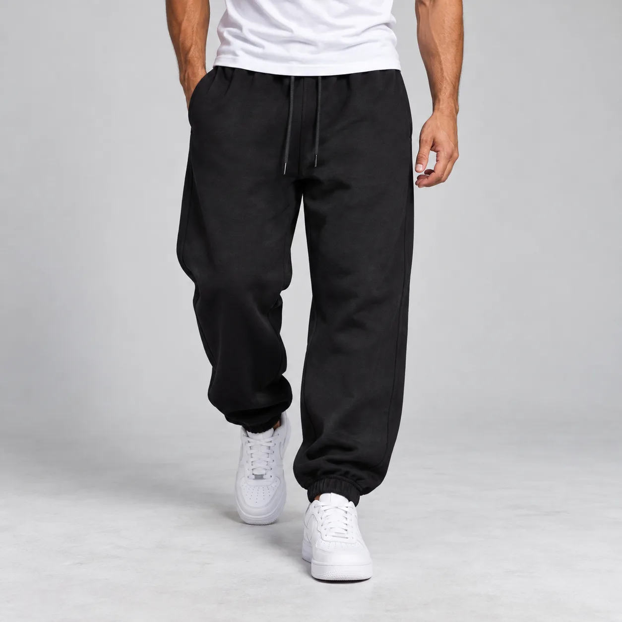 black-baggy-joggers-elastic-ankle-cuff1 شلوار جاگر مشکی دمپا کش | قواره بگ | پارچه ضخیم و باکیفیت - تصویر 1