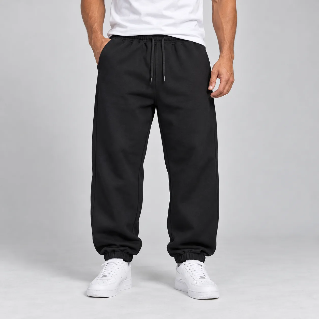 black-streetwear-baggy-joggers-premium1 شلوار جاگر بگ استایل مشکی | دمپا کشی | گرم بالا | جنس عالی - تصویر 1